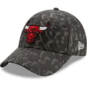 justerbar-svart-kamouflagebojd-keps-9forty-all-over-camo-chicago-bulls-nba-fran-new-era