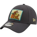 svart-justerbar-bojd-keps-9forty-scooby-doo-och-shaggy-fran-new-era
