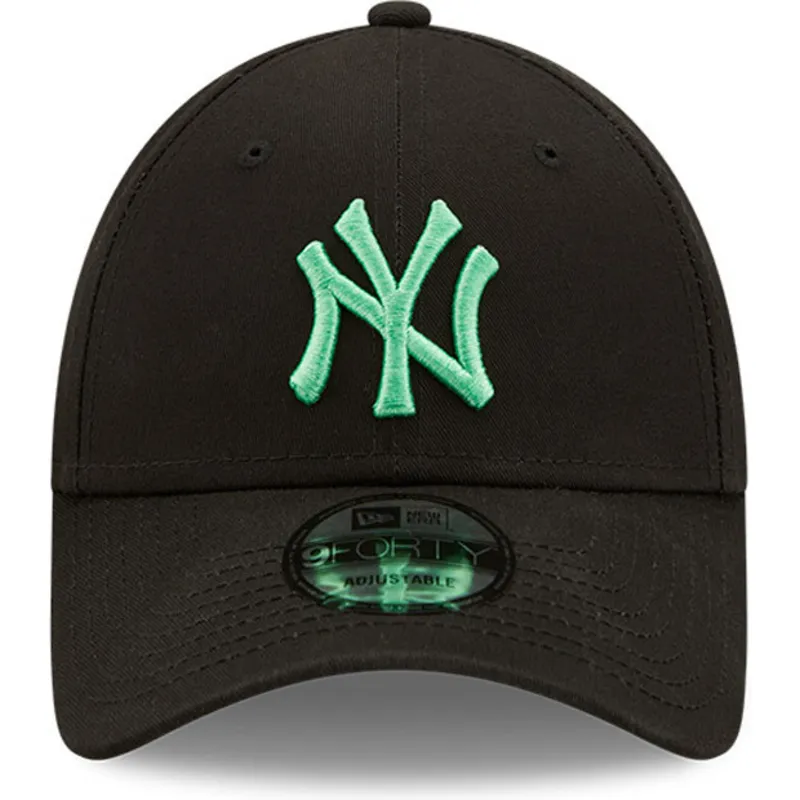 kepsar-curva-svart-justerbart-band-9forty-league-essential-fran-new-york-yankees-mlb-av-new-era