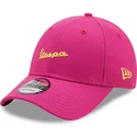 rosa-justerbar-bojd-keps-9forty-essential-av-vespa-piaggio-fran-new-era