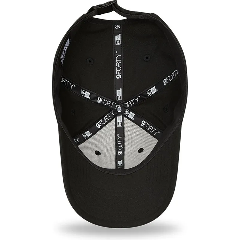 svart-bojd-justerbar-keps-9forty-tri-patch-fran-new-era