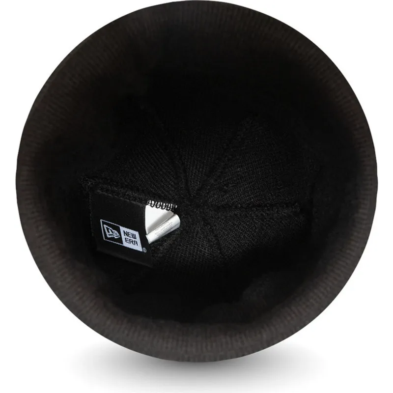 svart-mossa-essential-cuff-fran-new-era