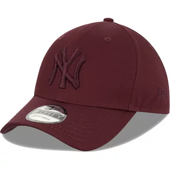 Granatfärgad snapback med böjd skärm och granatfärgad logotyp 9FORTY League Essential från New York Yankees MLB av New Era