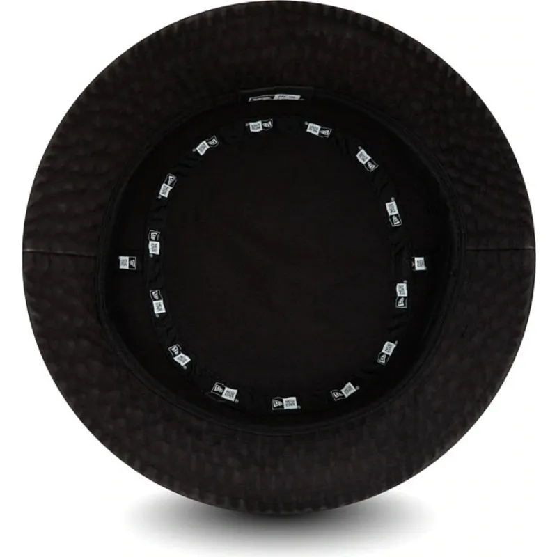 hinkar-svart-fran-bucket-negro-essential-av-new-era
