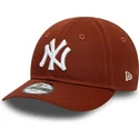 brun-justerbar-bojd-keps-for-smabarn-9forty-league-essential-new-york-yankees-mlb-fran-new-era
