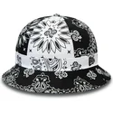 hinkar-svart-fran-bucket-negro-y-blanco-paisley-explorer-av-new-era