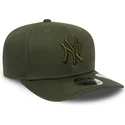 kepsar-curva-gron-snapback-9fifty-stretch-snap-league-essential-fran-new-york-yankees-mlb-av-new-era