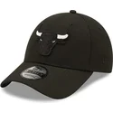 kepsar-curva-svart-snapback-9forty-black-base-fran-chicago-bulls-nba-av-new-era