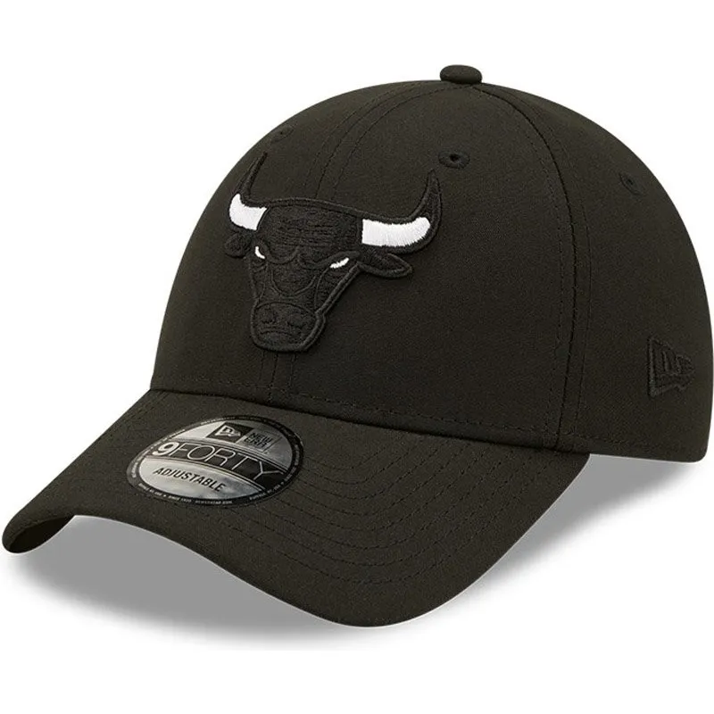 kepsar-curva-svart-snapback-9forty-black-base-fran-chicago-bulls-nba-av-new-era