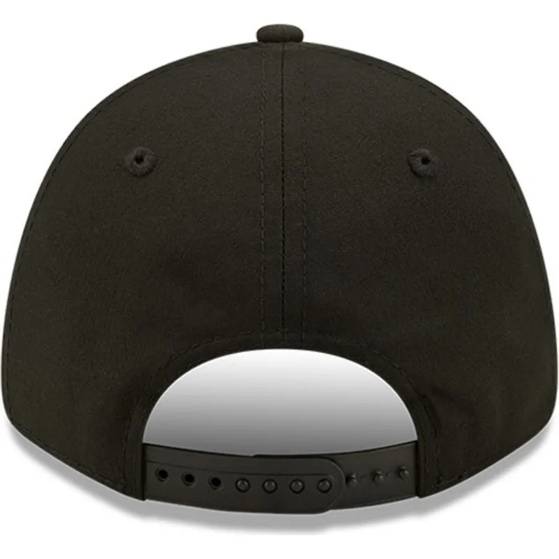 kepsar-curva-svart-snapback-9forty-black-base-fran-chicago-bulls-nba-av-new-era
