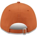 justerbar-brun-bojd-keps-med-brunt-logo-9forty-league-essential-boston-red-sox-mlb-fran-new-era