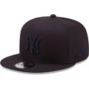 new-york-yankees-mlb-9fifty-league-essential-marinbla-snapback-platt-keps-med-marinbla-logotyp-fran-new-era