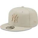 gra-platt-snapback-keps-med-gra-logotyp-9fifty-league-essential-new-york-yankees-mlb-fran-new-era