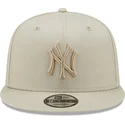 gra-platt-snapback-keps-med-gra-logotyp-9fifty-league-essential-new-york-yankees-mlb-fran-new-era