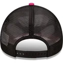 gorra-trucker-vit-svart-och-rosa-dumplings-food-pack-fran-new-era