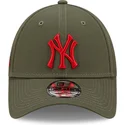justerbar-gron-bojd-keps-med-rod-logotyp-9forty-stadium-food-new-york-yankees-mlb-fran-new-era