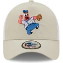 beige-och-vit-a-frame-sporty-truckerkeps-med-patrik-stjarna-fran-svampbob-fyrkant-fran-new-era