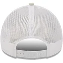 beige-och-vit-a-frame-sporty-truckerkeps-med-patrik-stjarna-fran-svampbob-fyrkant-fran-new-era