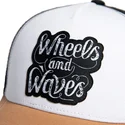 vit-svart-och-brun-trucker-keps-high-rider-ww16-fran-wheels-and-waves