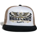 vit-svart-och-guldfargad-platt-truckerkeps-spitfire-gold-ww19-fran-wheels-and-waves