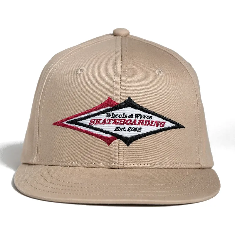 beige-platt-snapback-keps-skateboarding-ww24-fran-wheels-and-waves