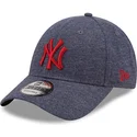gra-justerbar-bojd-keps-med-rod-logotyp-9forty-jersey-essential-new-york-yankees-mlb-fran-new-era