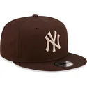 brun-platt-snapback-keps-9fifty-league-essential-new-york-yankees-mlb-fran-new-era