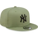 new-era-mlb-new-york-yankees-9fifty-league-essential-gron-flat-snapback-keps-med-svart-logotyp