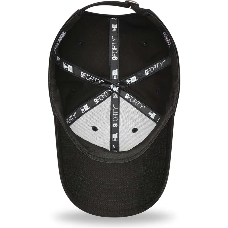 svart-bojd-justerbar-keps-med-gul-logotyp-9forty-seasonal-infill-fran-new-york-yankees-mlb-av-new-era