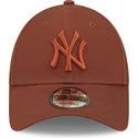 kepsar-curva-brun-justerbart-band-9forty-league-essential-fran-new-york-yankees-mlb-av-new-era