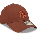 kepsar-curva-brun-justerbart-band-9forty-league-essential-fran-new-york-yankees-mlb-av-new-era