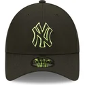 svart-bojd-snapback-keps-med-gront-logo-9forty-neon-pack-repreve-fran-new-york-yankees-mlb-av-new-era