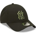 svart-bojd-snapback-keps-med-gront-logo-9forty-neon-pack-repreve-fran-new-york-yankees-mlb-av-new-era
