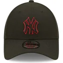 new-era-new-york-yankees-mlb-9forty-neon-pack-repreve-svart-bojd-snapbackkeps-med-rod-logotyp