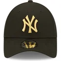 kepsar-curva-svart-justerbart-band-dorado-9forty-metallic-fran-new-york-yankees-mlb-av-new-era