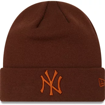 Brun mössa med brun logotyp League Essential Cuff från New York Yankees MLB av New Era