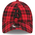 justerbar-rod-bojd-keps-med-svart-logotyp-9forty-plaid-boston-red-sox-mlb-fran-new-era