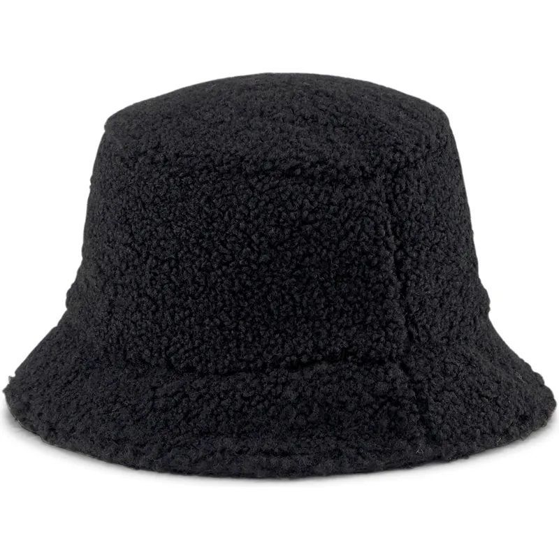 hinkar-svart-fran-bucket-negro-core-winter-av-puma hinkar-svart-fran-bucket-negro-core-winter-av-puma