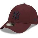 kepsar-curva-rod-justerbart-band-granate-9forty-league-essential-fran-new-york-yankees-mlb-av-new-era