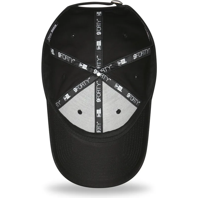 svart-justerbar-kurvad-keps-med-gront-logo-9forty-league-essential-fran-new-york-yankees-mlb-av-new-era