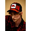 goorin-bros-the-farm-lady-plaidy-bug-rod-och-svart-truckerkeps-med-nyckelpiga