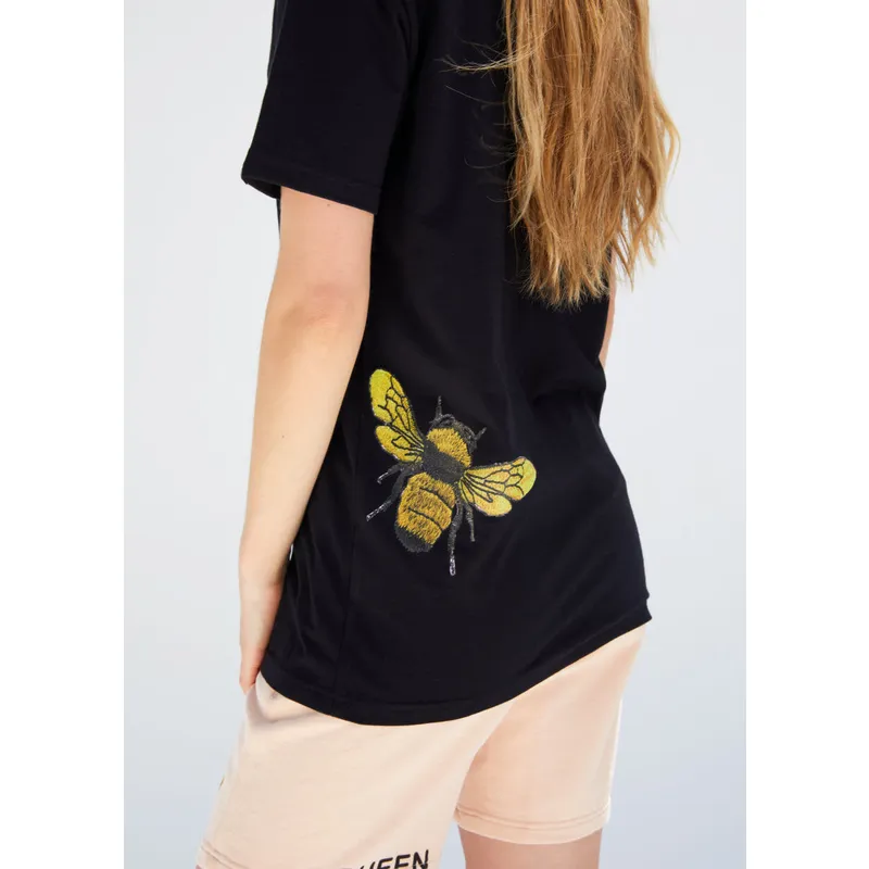 svart-kortarmad-t-shirt-bi-queen-sweet-comb-the-farm-fran-goorin-bros