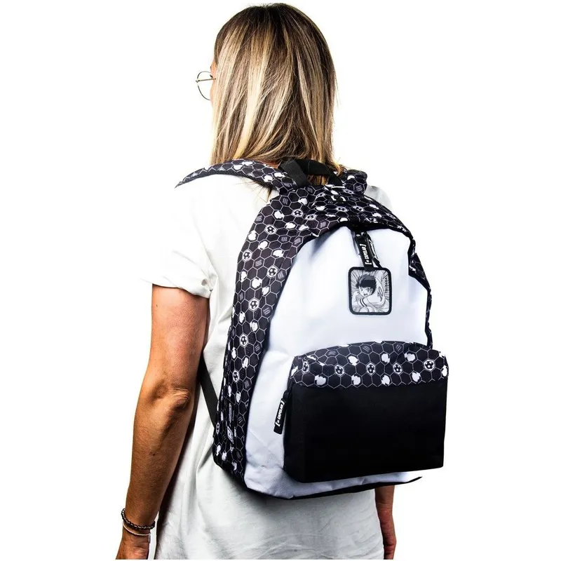 ryggsack-vit-och-svart-oliver-atom-bag-tsu-campeones-oliver-y-benji-fran-capslab