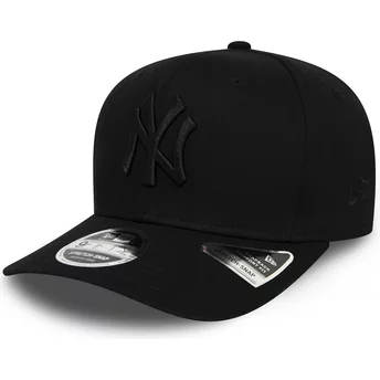 Svart snapback keps med svart logo, 9FIFTY Tonal Stretch Snap från New York Yankees MLB från New Era