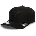 svart-bojd-keps-snapback-med-svart-logotyp-9fifty-tonal-stretch-snap-fran-chicago-bulls-nba-fran-new-era