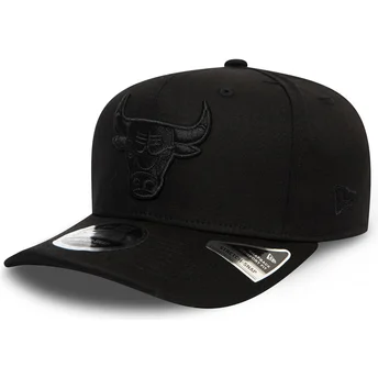 svart-bojd-keps-snapback-med-svart-logotyp-9fifty-tonal-stretch-snap-fran-chicago-bulls-nba-fran-new-era