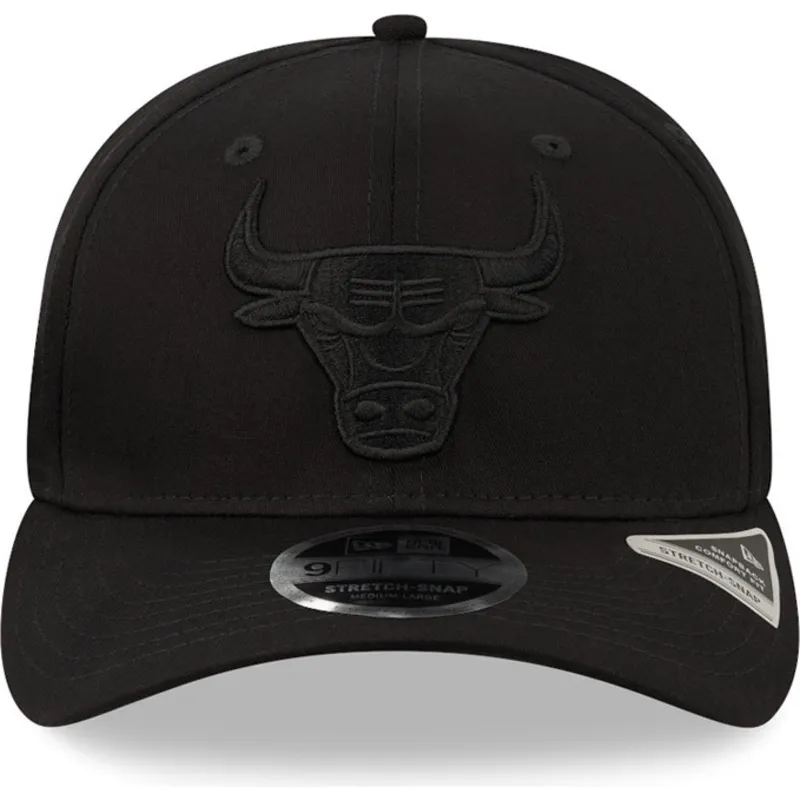 svart-bojd-keps-snapback-med-svart-logotyp-9fifty-tonal-stretch-snap-fran-chicago-bulls-nba-fran-new-era