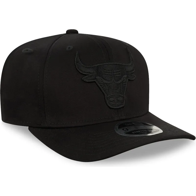 svart-bojd-keps-snapback-med-svart-logotyp-9fifty-tonal-stretch-snap-fran-chicago-bulls-nba-fran-new-era