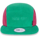 justerbar-gron-och-rosa-platt-keps-camper-polartec-fleece-fran-new-era