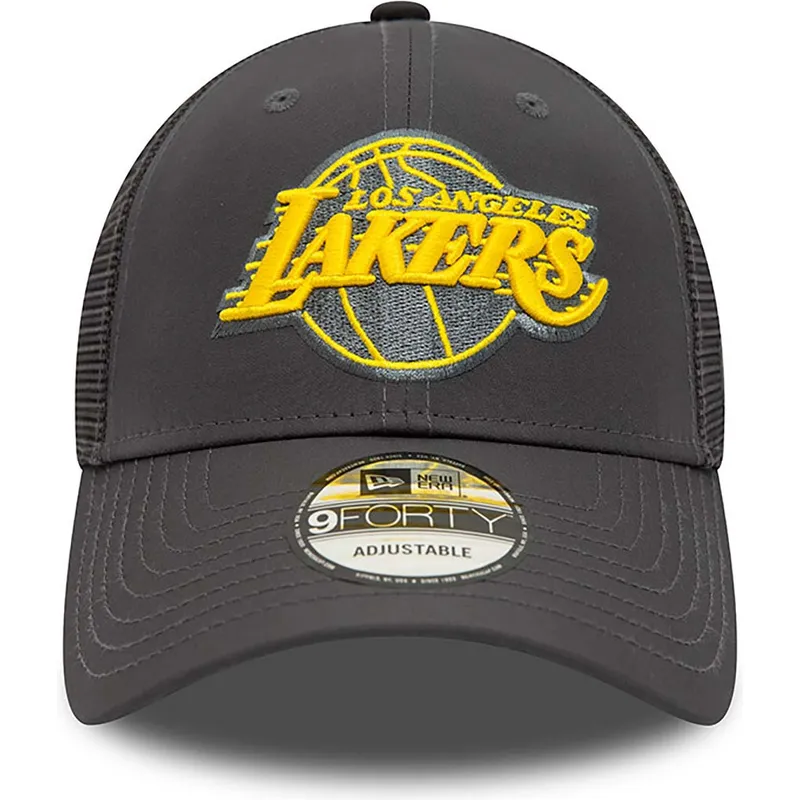 kepsar-curva-gra-justerbart-band-9forty-home-field-fran-los-angeles-lakers-nba-av-new-era